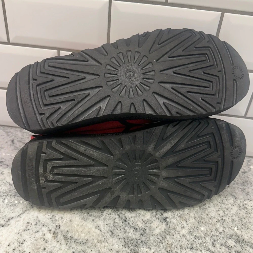 UGG Mens 11 Neumel Snapback Chukka Boots Red Suede Buckle 1130720 Streetwear